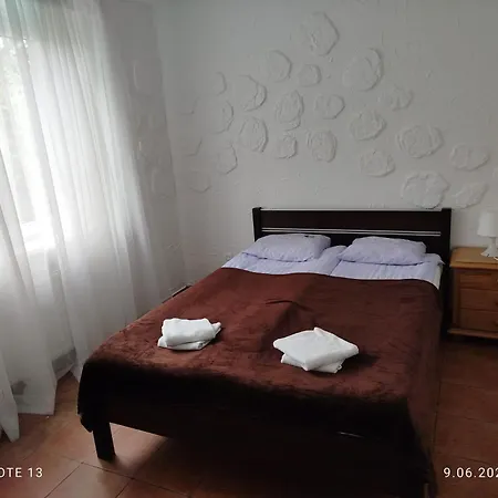 Z Dwiema Sypialniami I Aneksem Kuchennym *